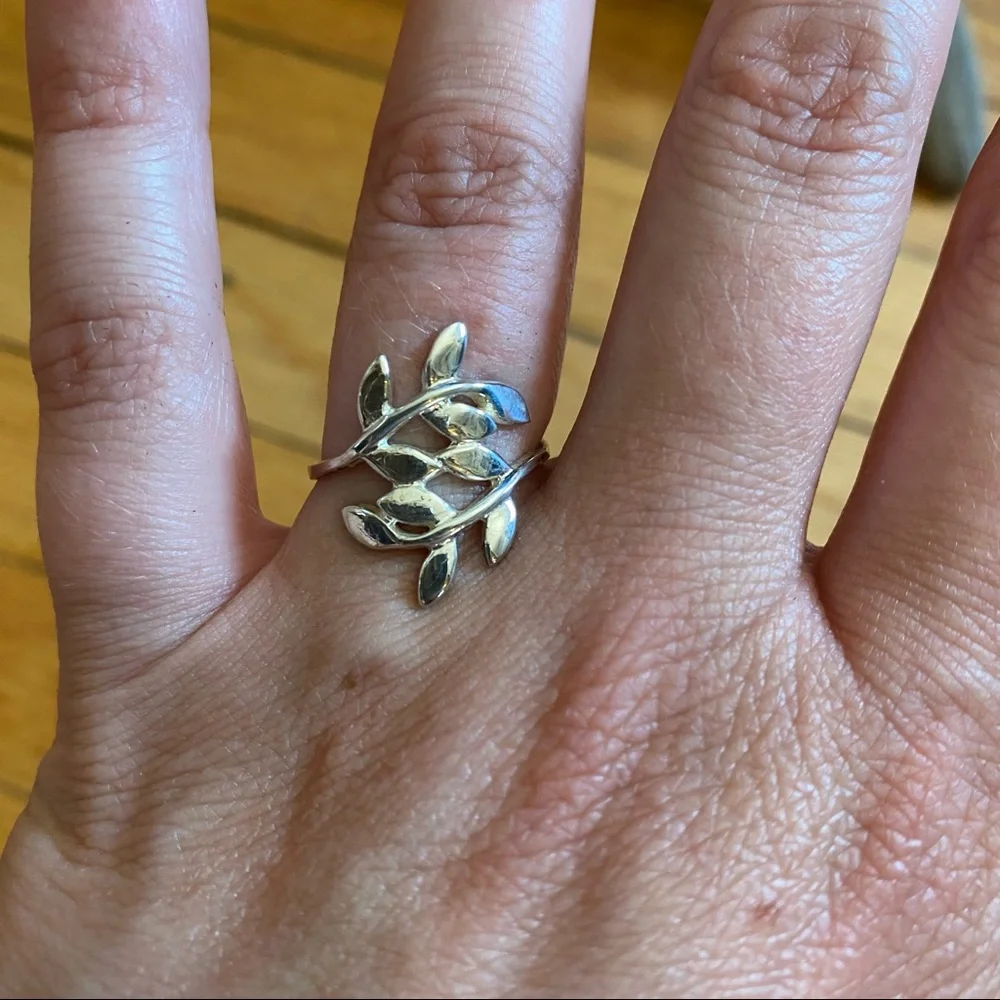 Sterling Silver Fern Ring, Stamped 925, Vintage Vine Motif